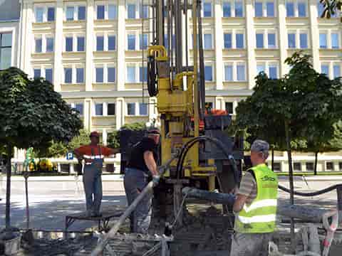 2017-09-00_2017_wrzesień_-_wiercenie_nowych_wymienników_otworowych_na_AGH